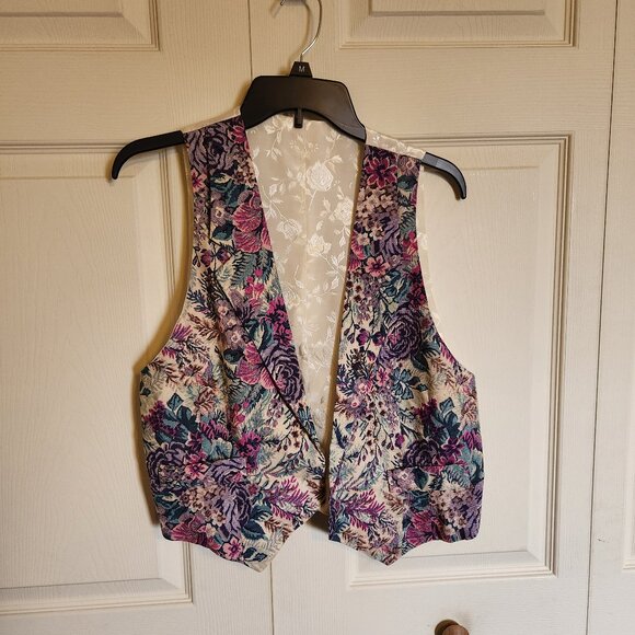 none Tops - Tapestry Look Vest,